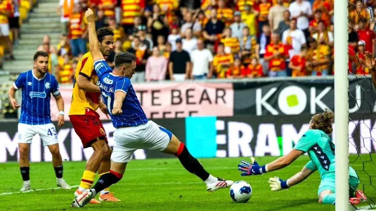 Gol de Jagiellonia en el partido contra Saburtalo