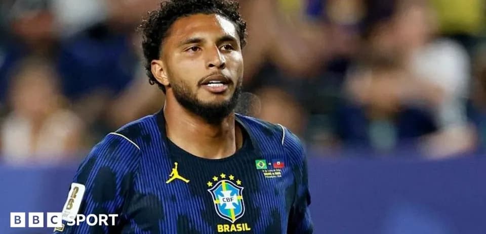 Jugador de Brasil en uniforme durante partido