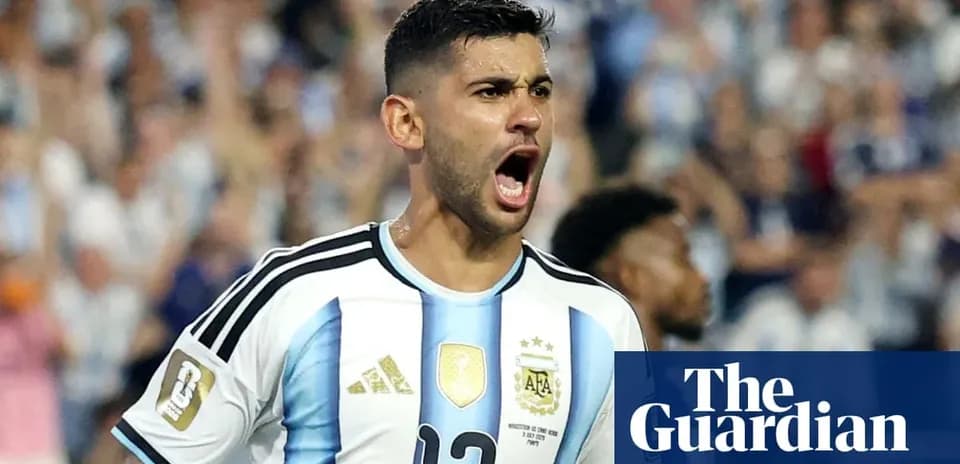 Jugador argentino celebrando en partido de fútbol