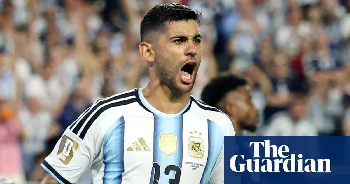 Jugador argentino celebrando en partido de fútbol
