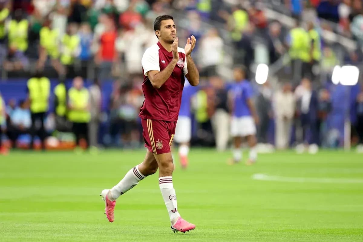 Jugador de España aplaudiendo tras el partido