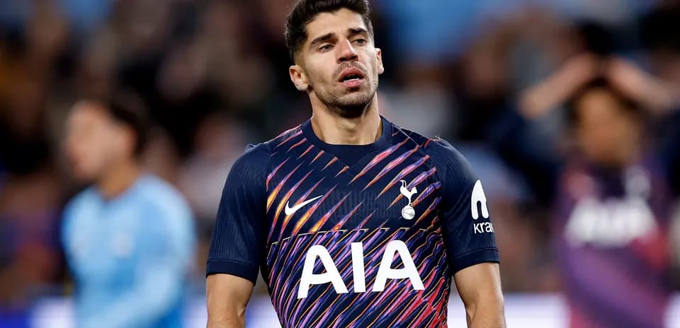 Jugador de Tottenham en el campo durante un partido