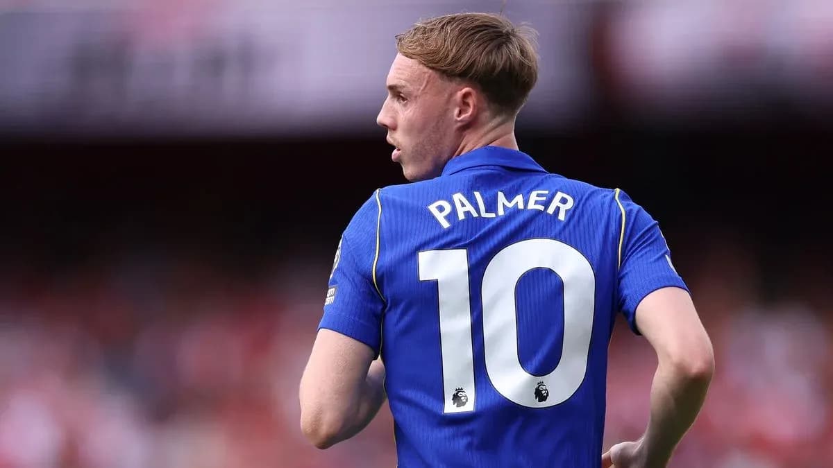 Jugador con camiseta azul y número 10 en la espalda