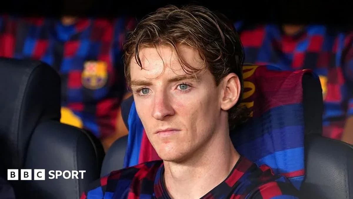 Jugador sentado en el banquillo durante un partido