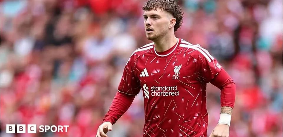 Jugador de Liverpool en acción durante un partido