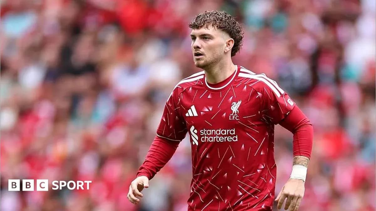 Jugador de Liverpool en acción durante un partido