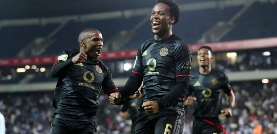 Jugadores de Orlando Pirates celebrando un gol en partido