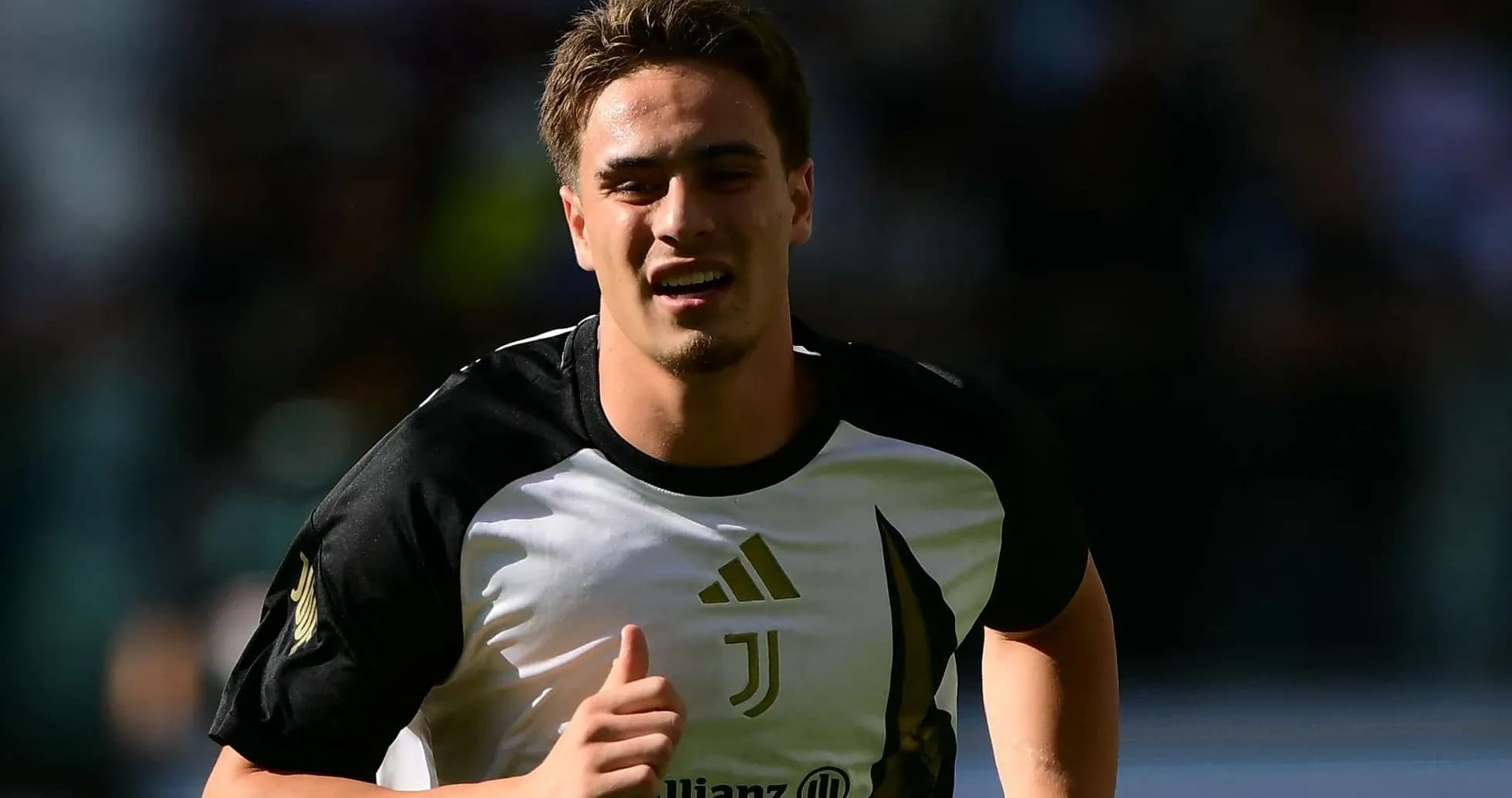 Jugador de Juventus corriendo durante el entrenamiento