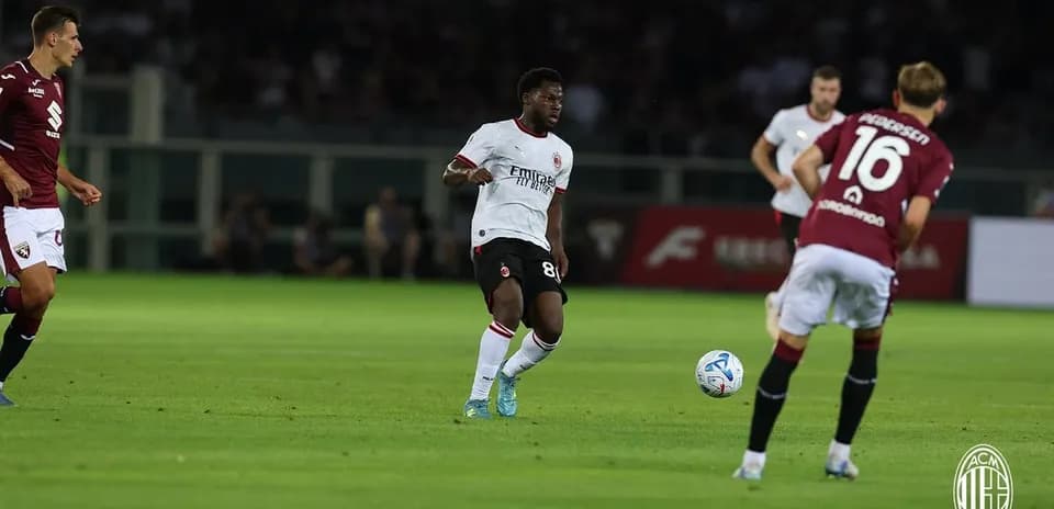 Jugadores de Torino y AC Milan en el partido
