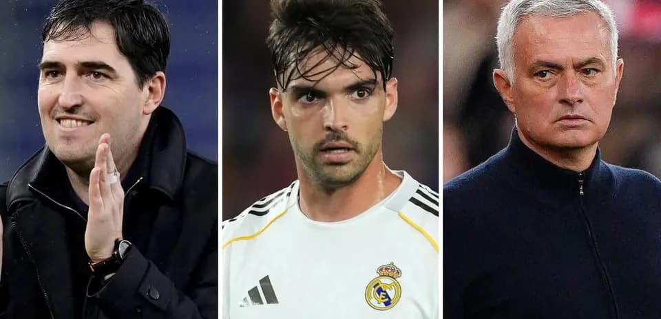 Tres entrenadores de fútbol en diferentes poses