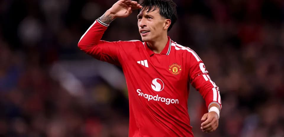 Jugador de Manchester United saludando al público