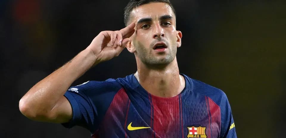Jugador de FC Barcelona haciendo saludo militar