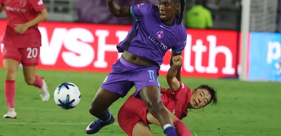 Jugadora del Orlando Pride en acción durante el partido