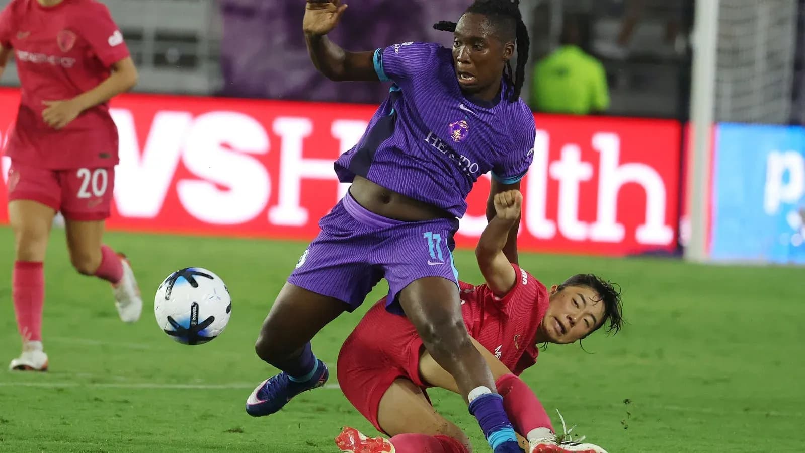 Jugadora del Orlando Pride en acción durante el partido