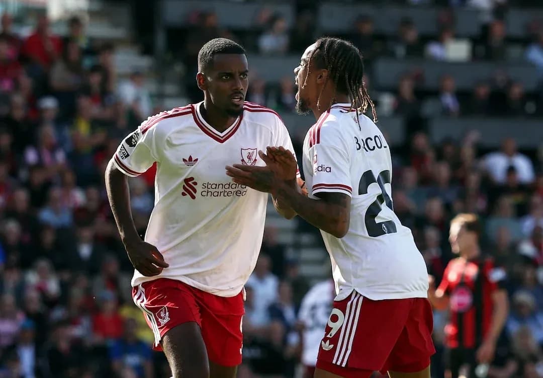 Jugadores de Liverpool celebrando un gol