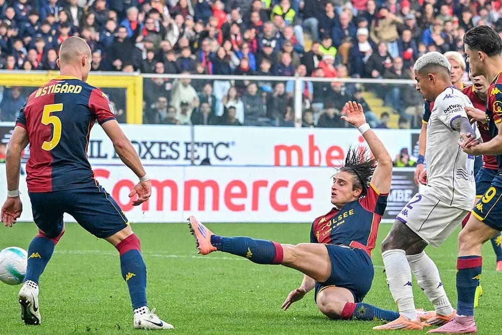 Acción del partido Fiorentina contra Genoa