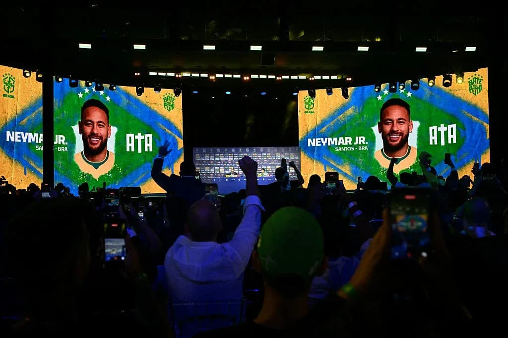 Neymar Jr. en evento con fanáticos y pantallas