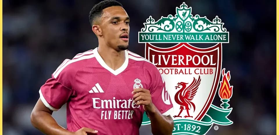 Jugador de fútbol en uniforme con logo de Liverpool