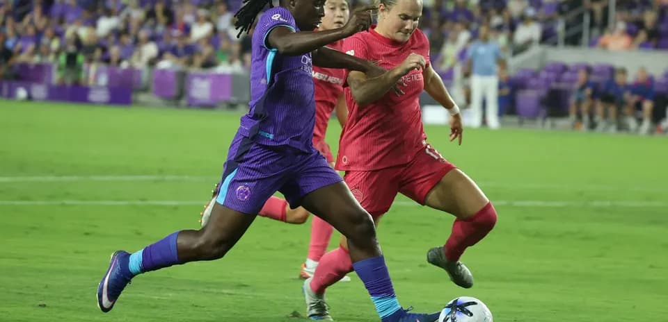 Jugadora del Orlando Pride en acción durante partido