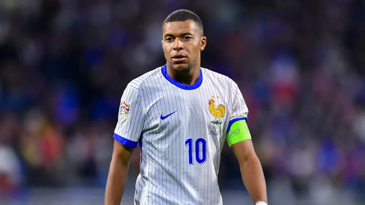 Kylian Mbappé en uniforme de Francia durante partido