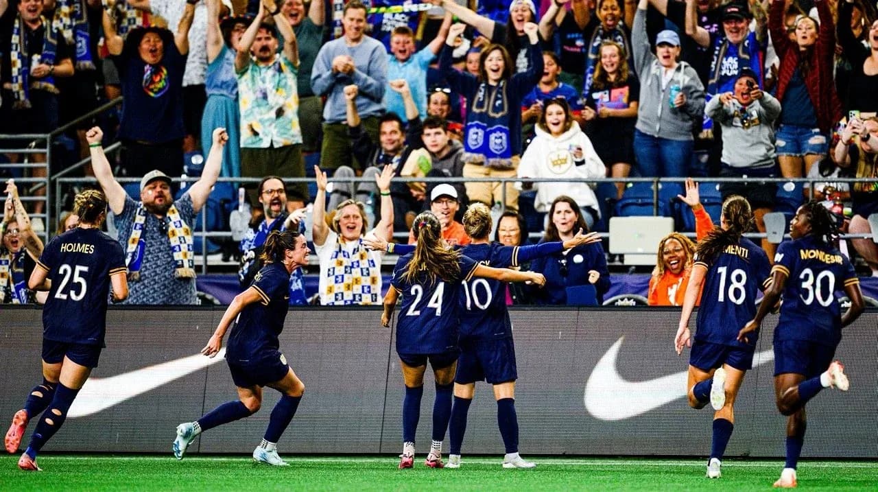 Jugadoras de Seattle Reign celebrando un gol