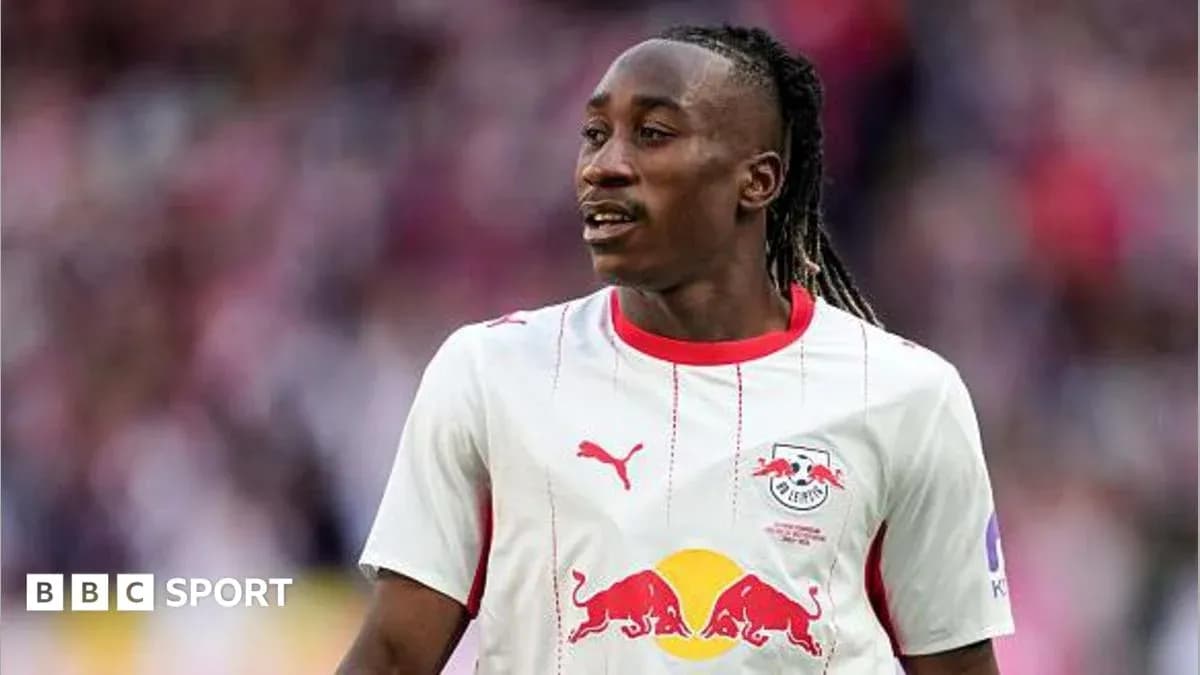 Jugador de RB Leipzig en acción durante el partido