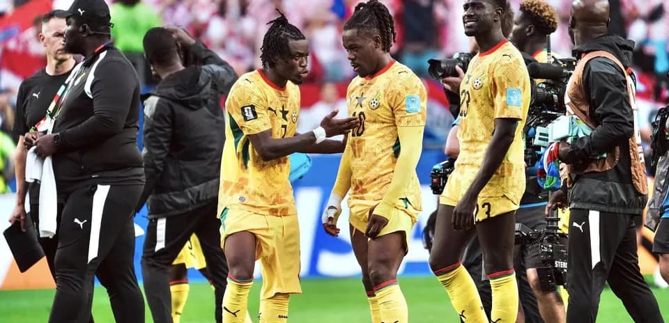 Jugadores de Ghana en partido de fútbol