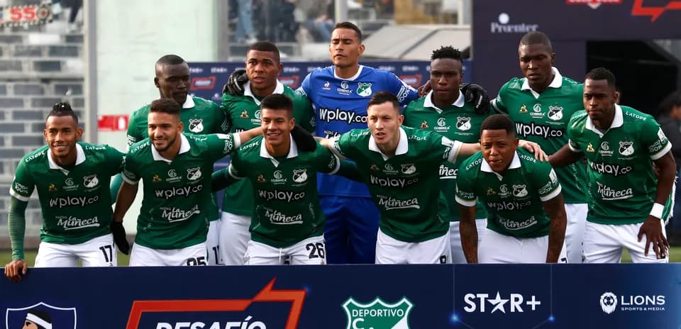 Equipo de Deportivo Cali posando para la foto