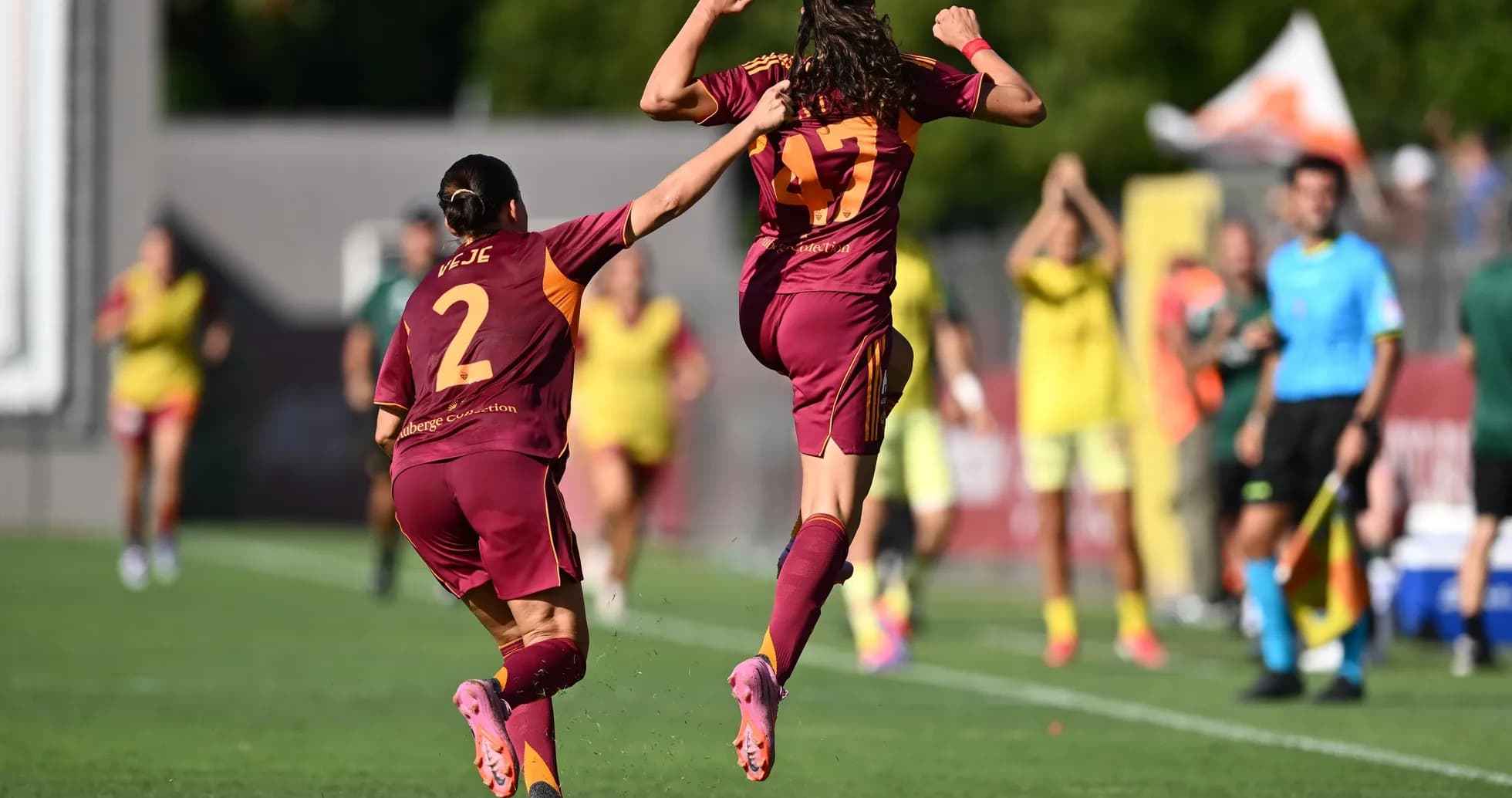 Jugadora celebrando un gol en el partido
