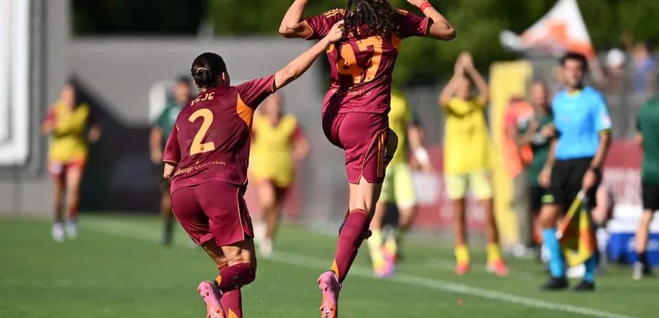 Jugadora celebrando un gol en el partido