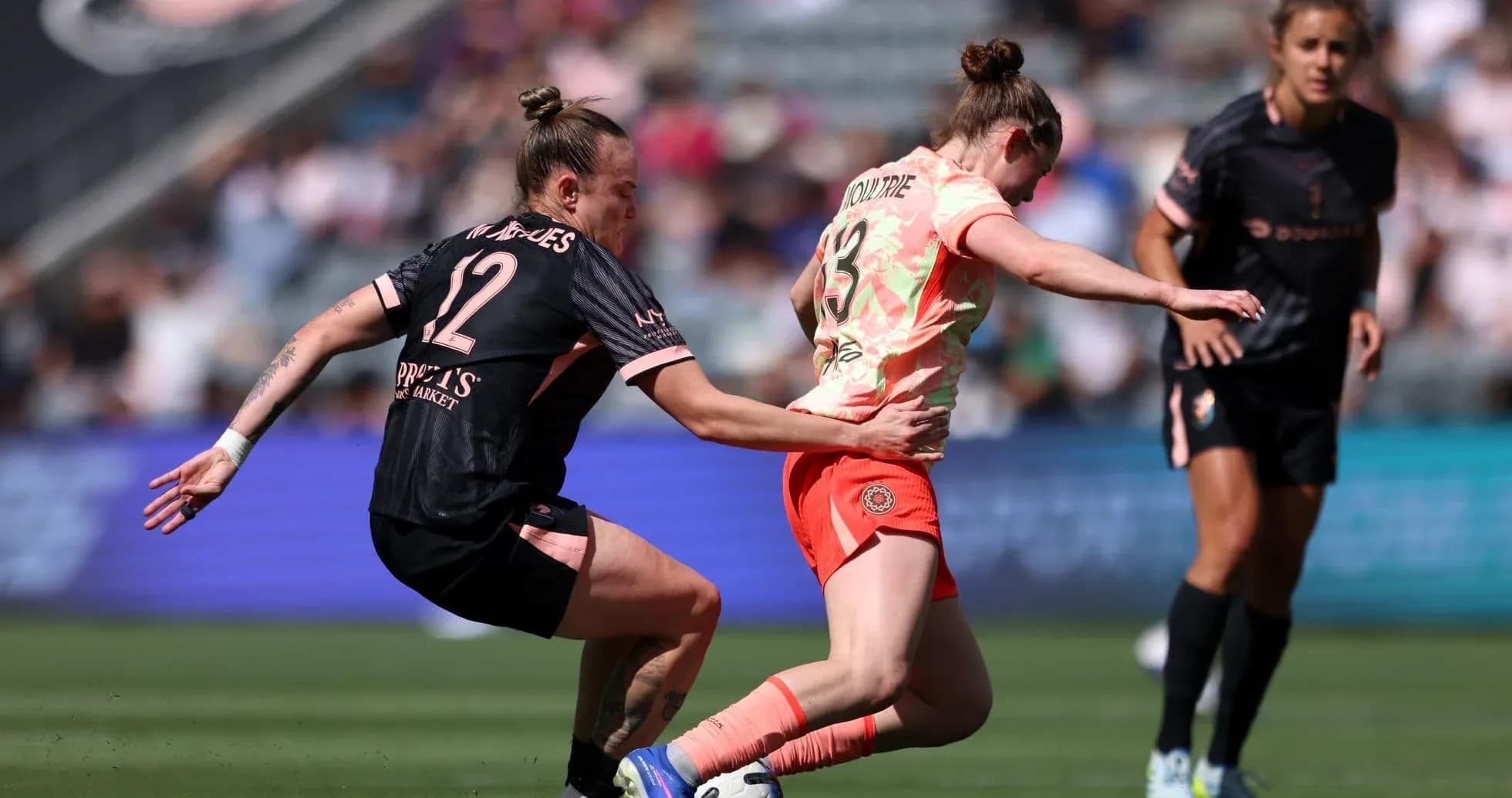 Jugadora del Portland Thorns en acción contra Utah Royals