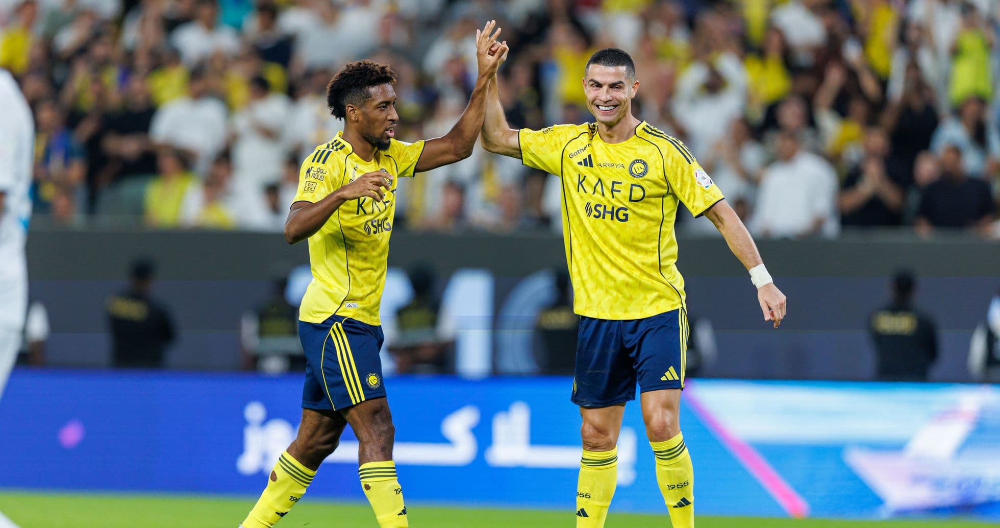 Jugadores de Al Nassr celebrando un gol juntos
