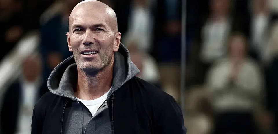Zinedine Zidane sonriendo en evento deportivo
