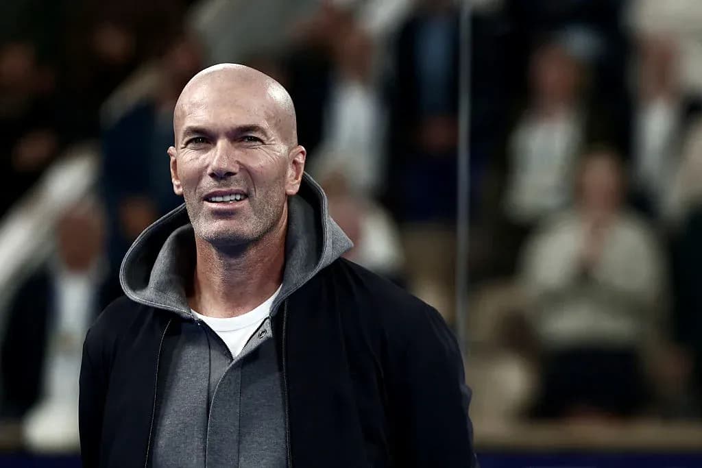 Zinedine Zidane sonriendo en evento deportivo