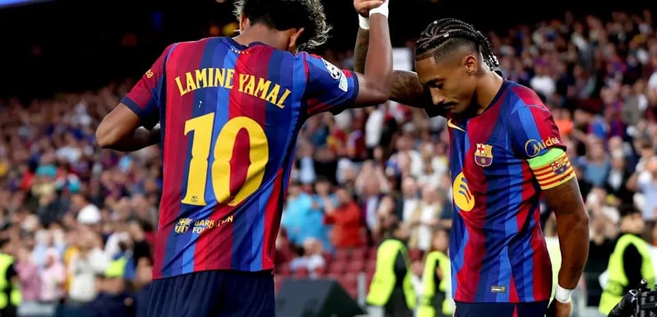 Jugadores de Barcelona celebrando un gol en el campo