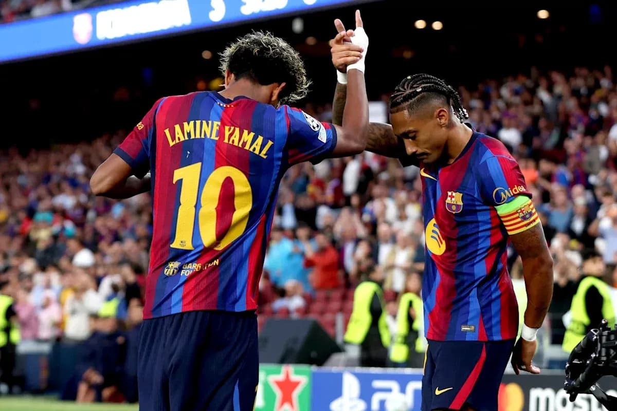 Jugadores de Barcelona celebrando un gol en el campo