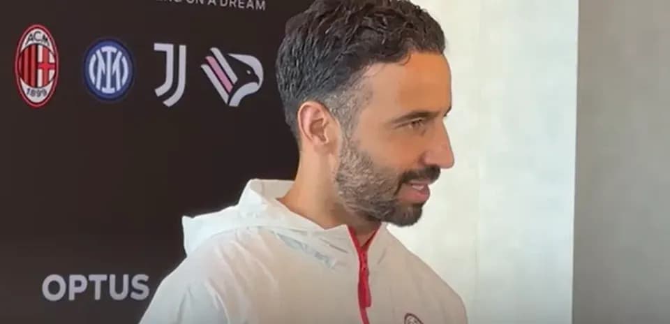 Jugador hablando en conferencia de prensa