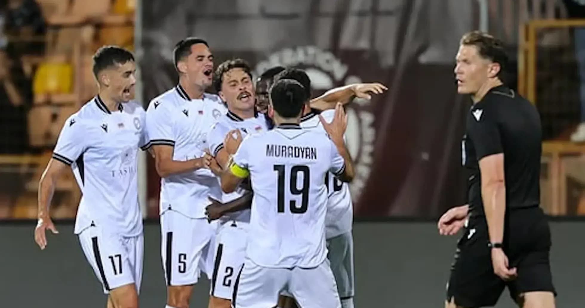 Celebración de gol de Ararat-Armenia