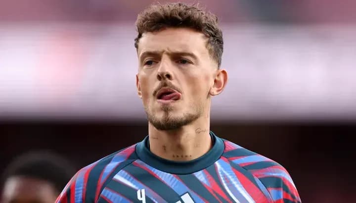 Jugador con camiseta de portero durante el partido