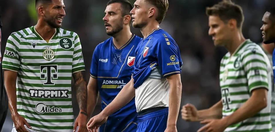 Jugadores de Ferencvarosi TC y Vojvodina en el partido