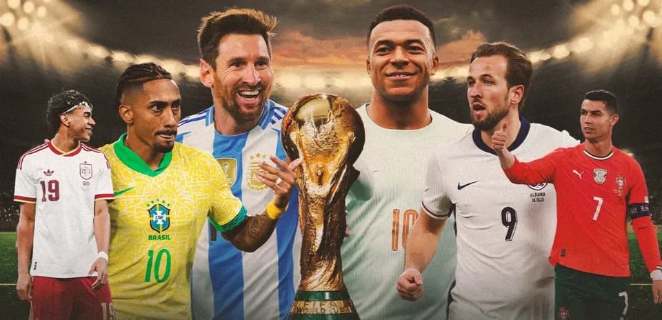 Jugadores famosos sosteniendo la Copa del Mundo
