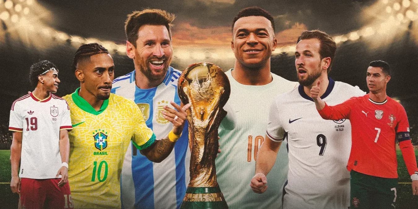 Jugadores famosos sosteniendo la Copa del Mundo