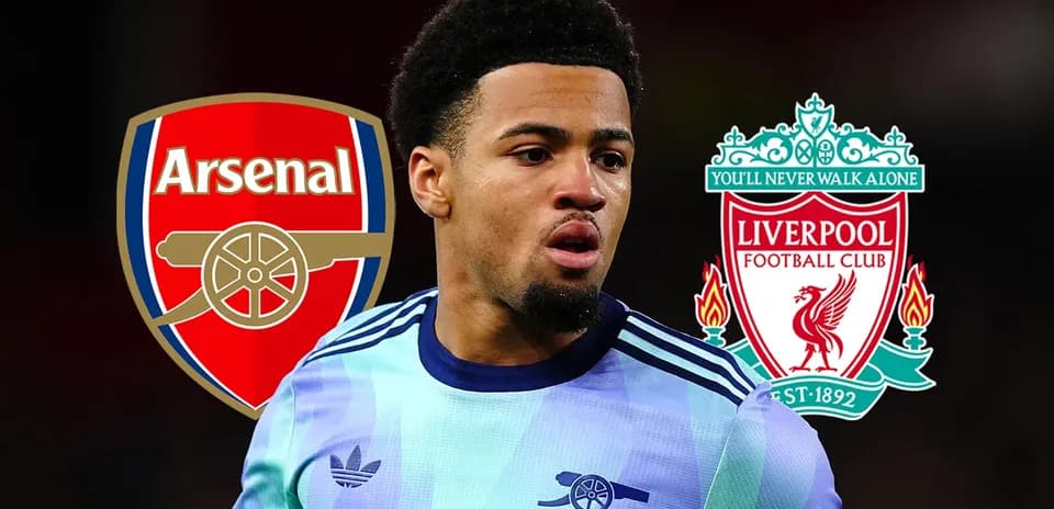 Jugador en primer plano con logos de Arsenal y Liverpool