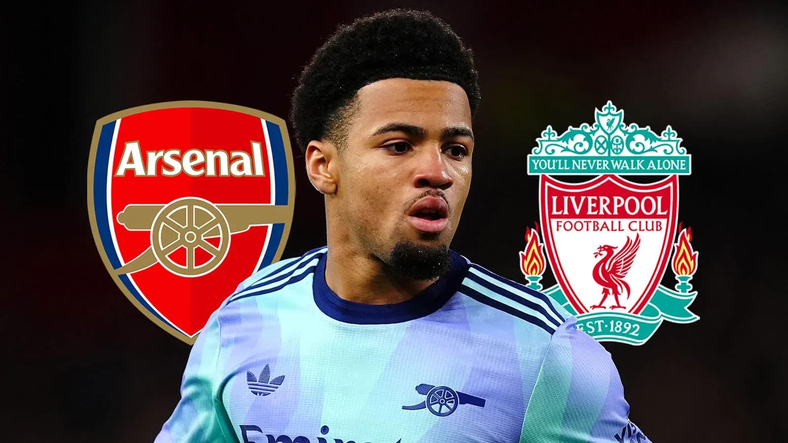 Jugador en primer plano con logos de Arsenal y Liverpool