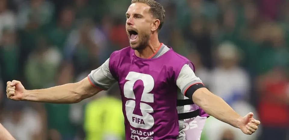 Jugador celebrando con entusiasmo en el partido