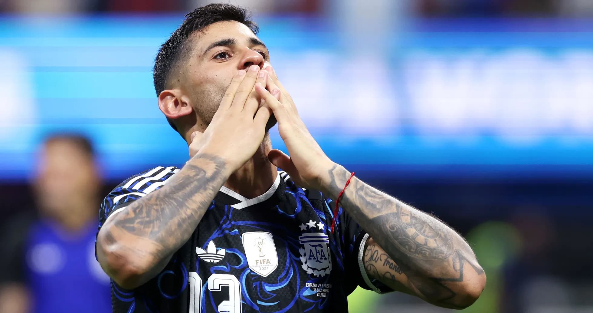 Jugador celebrando en el campo tras el partido