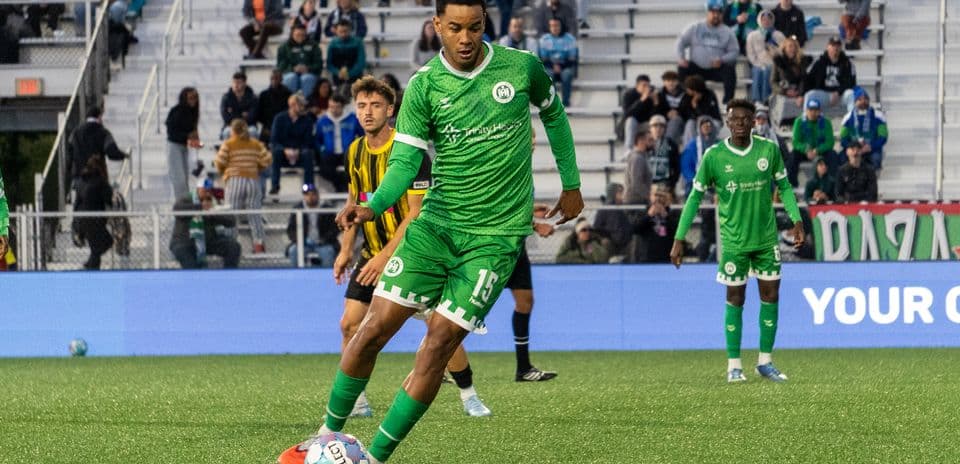 Jugador de Hartford Athletic en acción