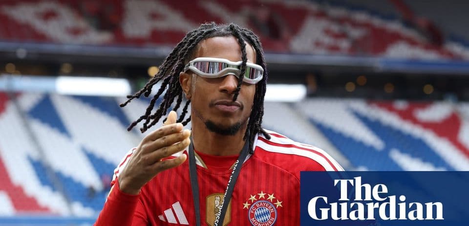 Jugador de Bayern Múnich posando en el estadio