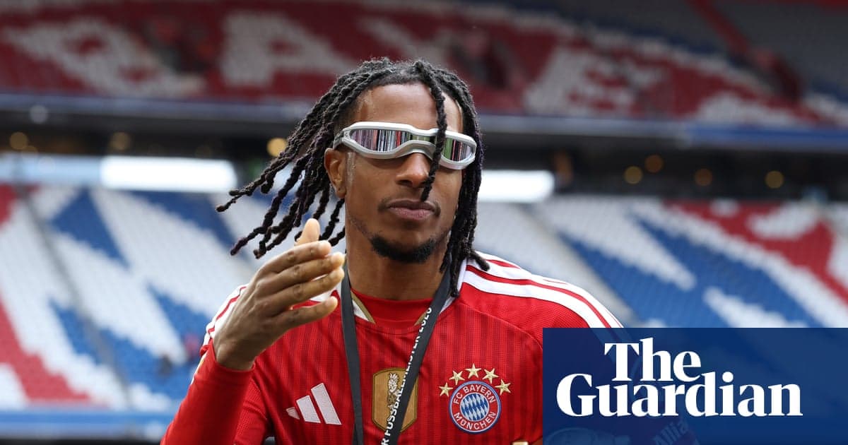 Jugador de Bayern Múnich posando en el estadio