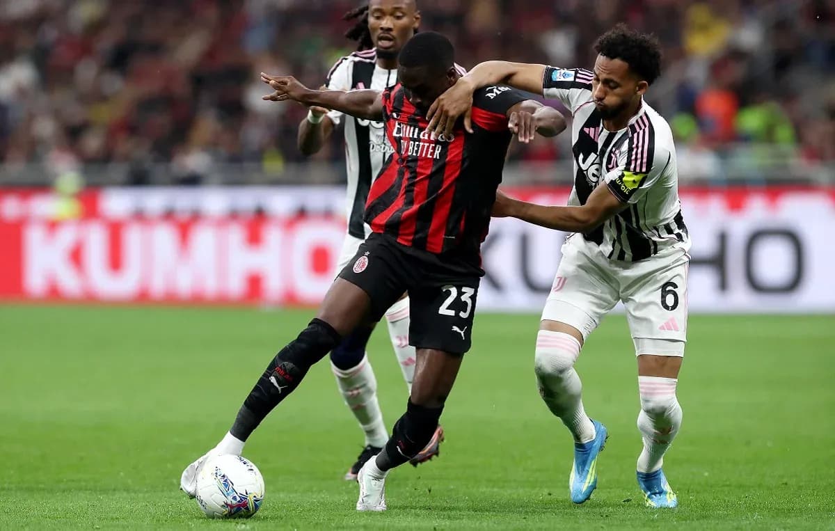 Jugadores de Juventus y AC Milan en acción